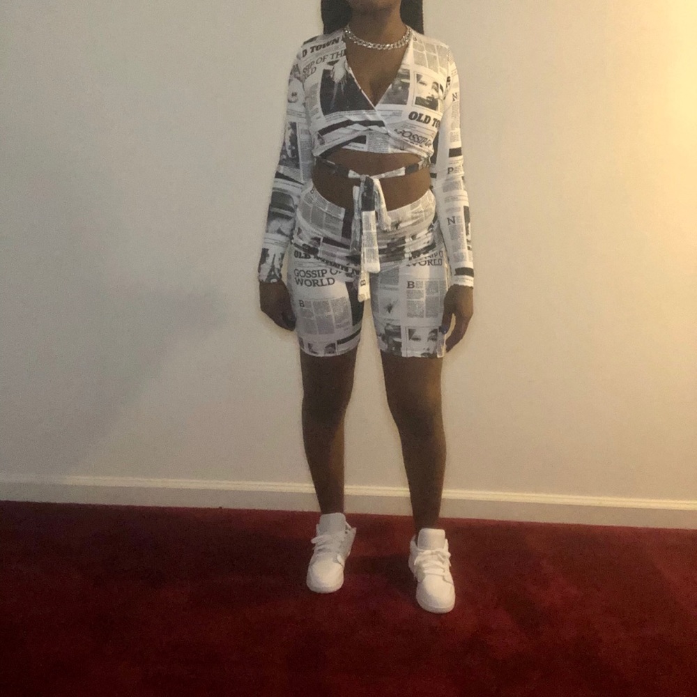 Newspaper 📰 print crop tie top